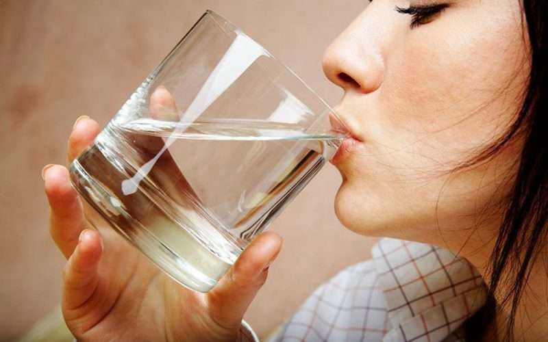 दैनिक कति पानी पिउने ,यस्ता छन् पानी पिउँदाका फाइदा