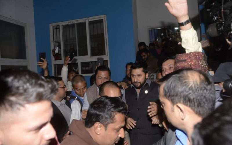 घरबाटै पक्राउ परे रवि लामिछाने