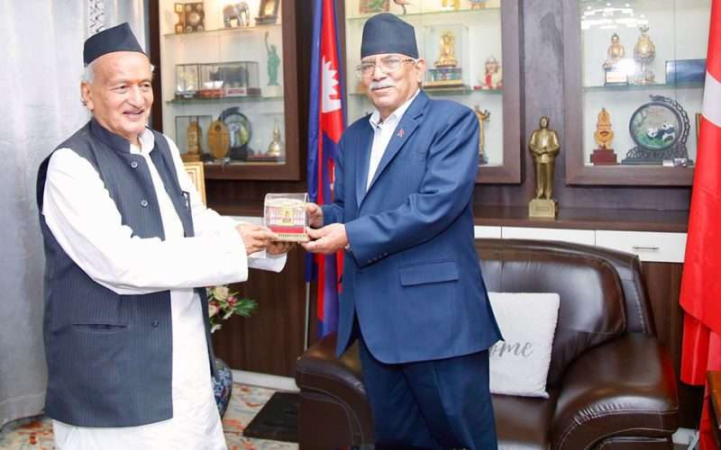 प्रचण्डसँग भाजपा नेता भगतसिंह कोश्यारीको भेटवार्ता